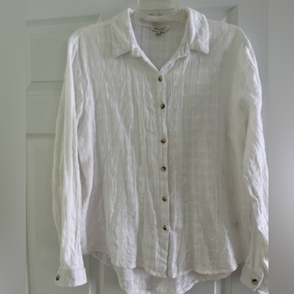Women’s long sleeve white button down. Size xl